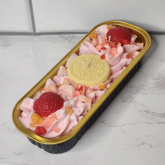 3 Wick Dessert Tin Cakes: Strawberry Crunch Cake